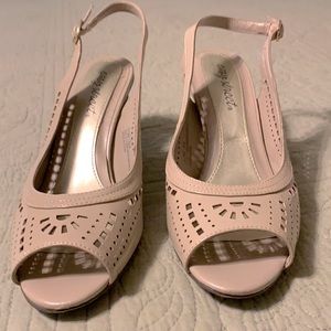 Easy Street beige open toed heels